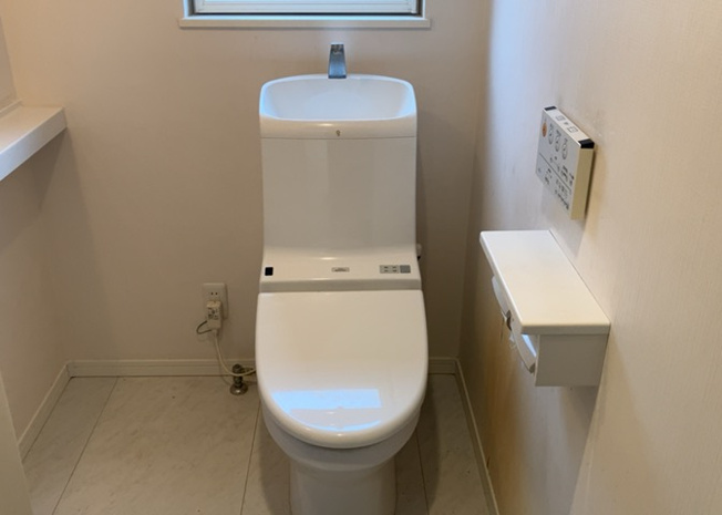 【トイレ】 | トイレは大きさや形、機能、抗菌性などが異なる多種多彩なタイプが各メーカーから出ています。それぞれに良さがあるため、事前にどういったタイプのトイレがいいのかをご家庭内で決めて、内見に行くといいでしょう。