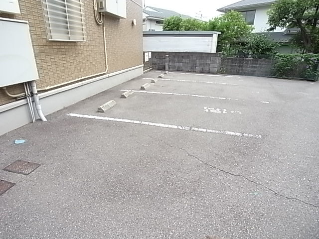 オーパスの駐車場