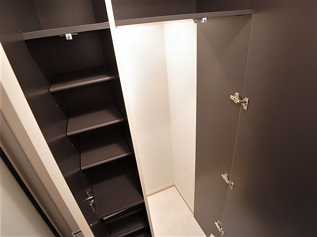 オブ・ヴィラージュの玄関|便利なシューズインクローク