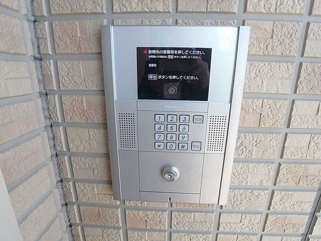 オブ・ヴィラージュのセキュリティ|TVモニターフォン連動のオートロック完備