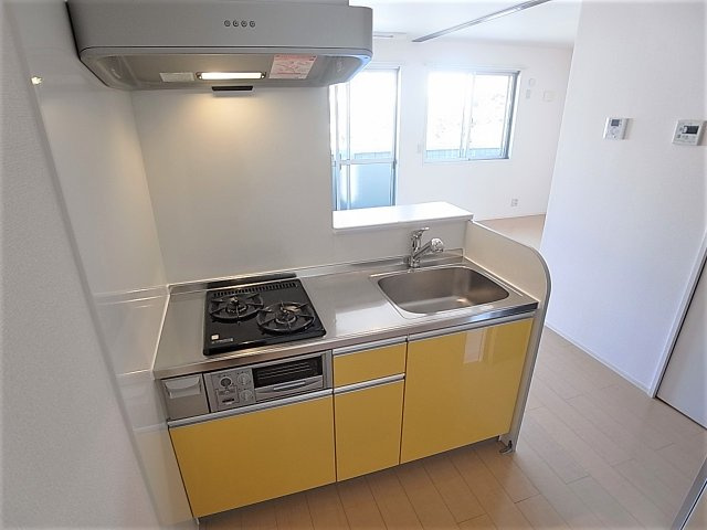 オブ・ヴィラージュのキッチン|2口ガスコンログリル付きのシステムカウンターキッチン