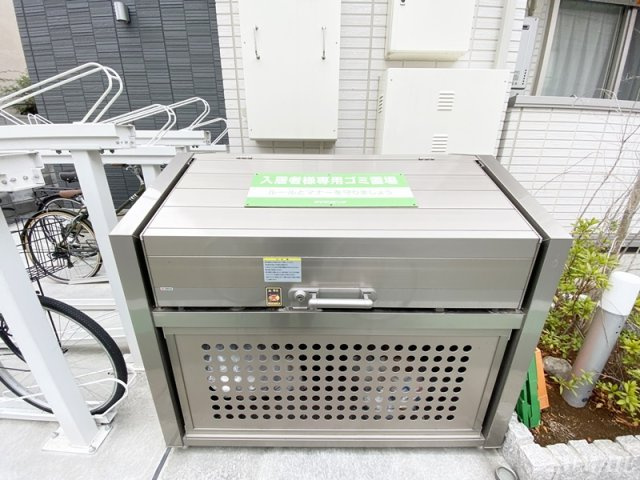 アヴァンス東日暮里のその他共用部分|敷地内ゴミ捨て場です☆