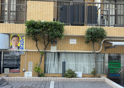 【中庭】 | ダイアパレス淵野辺Ⅲ | 中庭（パティオ）とは、一つの建築物の内部に設けられた、壁などで囲われている庭のことを指します。コの字型、ロの字型が主流ですが、L字型の中庭もあります。最近では、インテリア性の高さからも人気があります。