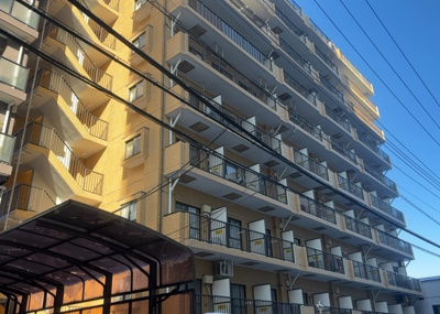 【構造・工法・仕様】 | ダイアパレス淵野辺Ⅲ | ＲＣ造、Reinforced Concreteは直訳すると補強されたコンクリートです。主に柱や梁・床・壁が鉄筋とコンクリートで構成おり、鉄筋を組んだ型枠にコンクリートを流し込んで固めたものを指します。