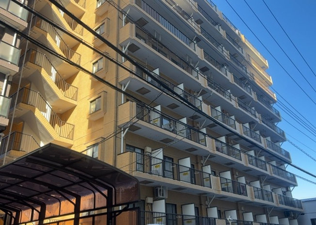【構造・工法・仕様】 | ダイアパレス淵野辺Ⅲ | ＲＣ造、Reinforced Concreteは直訳すると補強されたコンクリートです。主に柱や梁・床・壁が鉄筋とコンクリートで構成おり、鉄筋を組んだ型枠にコンクリートを流し込んで固めたものを指します。