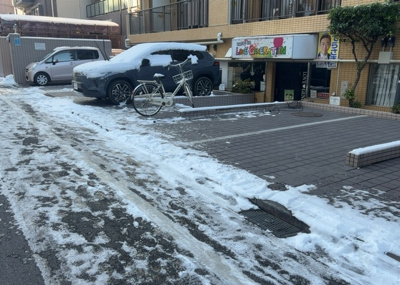 【駐車場】 | ダイアパレス淵野辺Ⅲ | 駐車場と明記されていても、最小スペースでつくられた駐車場だと大型車は駐車できなかったり、出入りしにくくなったりする可能性があります。お車のサイズと購入したい物件の駐車場のサイズを現地で確認しましょう。