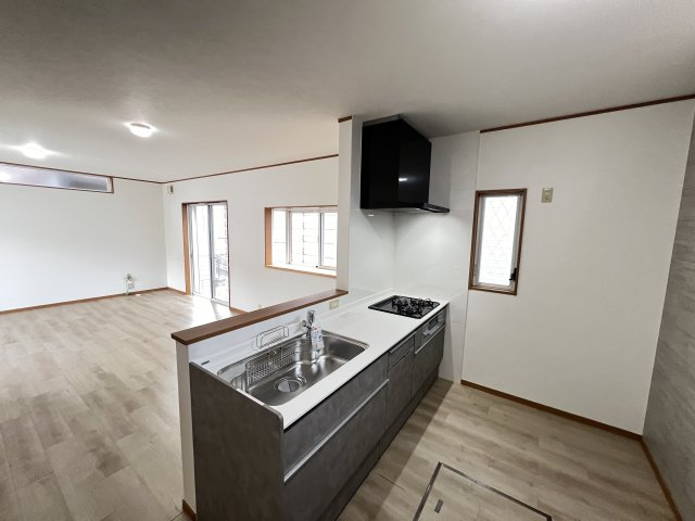 大和郡山市池沢町　のキッチン|会話が弾む対面式システムキッチン