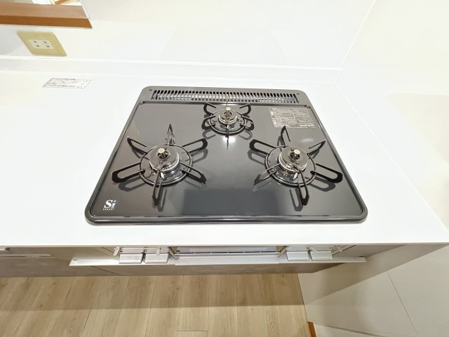 大和郡山市池沢町　のキッチン|ガスコンロ3口