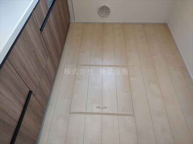 【キッチン】 | 比企郡鳩山町松ヶ丘１丁目　全１棟 | キッチン床下収納庫