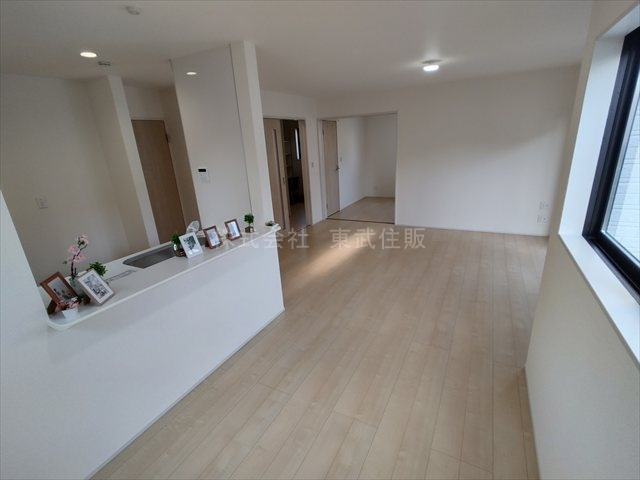【ダイニング】 | 比企郡鳩山町松ヶ丘１丁目　全１棟 | 食卓を囲むダイニング