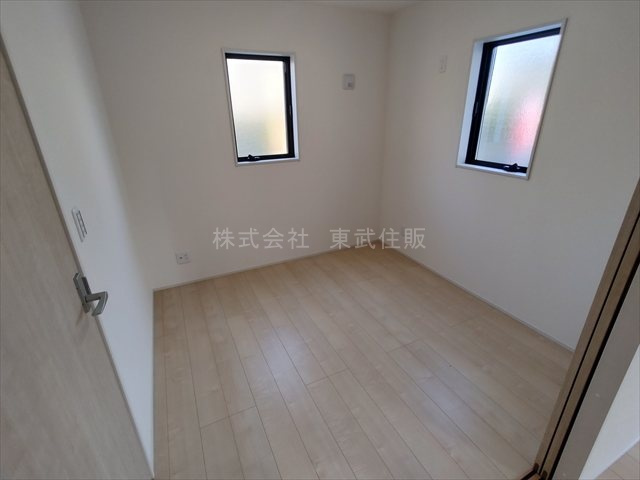 【洋室】 | 比企郡鳩山町松ヶ丘１丁目　全１棟 | 1階洋室4.5帖、使い勝手のいい洋室です
