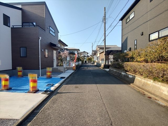 【前面道路含む現地写真】 | 比企郡鳩山町松ヶ丘１丁目　全１棟 | 都市ガス・本下水