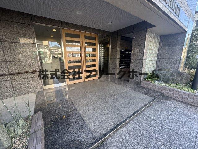 武蔵野市吉祥寺本町１丁目の賃貸マンションのエントランス