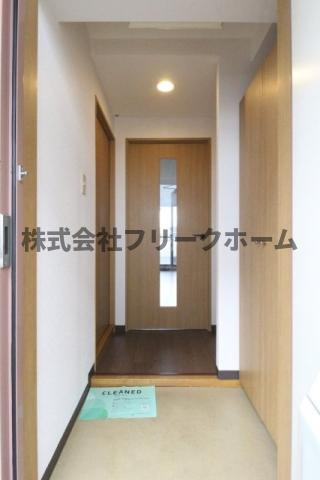 武蔵野市吉祥寺本町１丁目の賃貸マンションの玄関