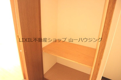 【収納】 | メゾン令和 | クローゼット調の物入れ