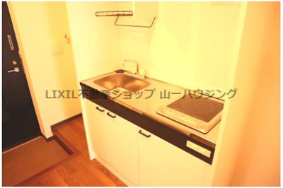 【その他】 | メゾン令和 | キッチン脇の冷蔵庫置き場