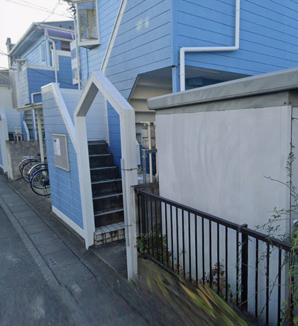 カレッジハウスⅤのエントランス