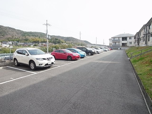 ラプロヴァンスの駐車場|敷地内駐車場１台ついてます
