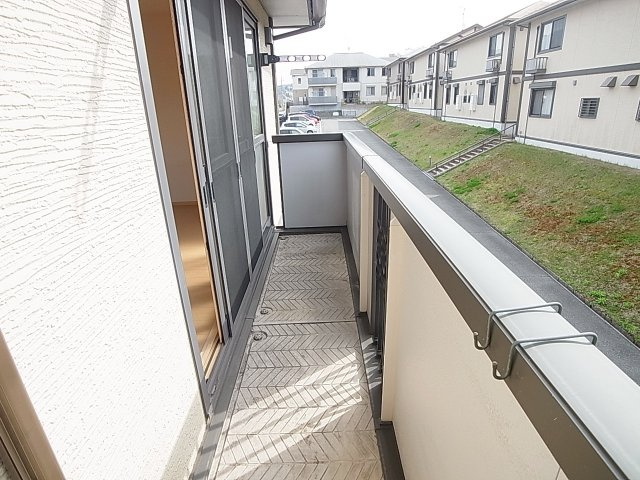 ラプロヴァンスのバルコニー|暖かい陽射し差し込むバルコニー