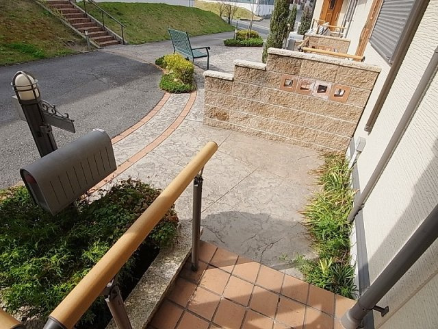 ラプロヴァンスのエントランス|自分専用のポーチも完備