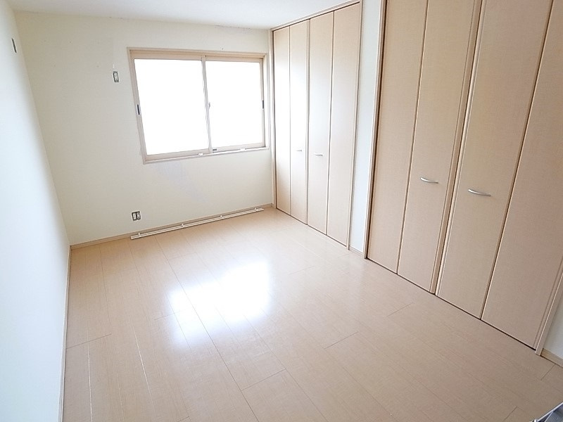 ラプロヴァンスの内装|明るく綺麗なフローリングの室内