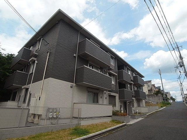 ラ・ヴェール杉尾台の外観|閑静な住環境の中に佇む大和ハウス施工の美麗アパート