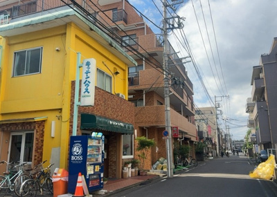 【外観】 | ライオンズマンション相模原中央 | 隣家の土地はどうなっているのか、生活利便施設が近くにあるのか、学校まで近いかなど、お客様のライフスタイルにあわせたイメージが重要です。また、近くにあると困る施設が近くにないかも確認するといいでしょう。