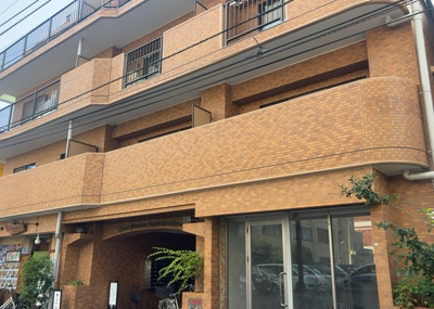 【構造・工法・仕様】 | ライオンズマンション相模原中央 | ＲＣ造、Reinforced Concreteは直訳すると補強されたコンクリートです。主に柱や梁・床・壁が鉄筋とコンクリートで構成おり、鉄筋を組んだ型枠にコンクリートを流し込んで固めたものを指します。