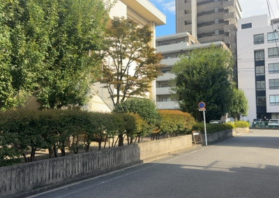 【展望】 | ライオンズマンション相模原中央 | 眺望の良さを楽しめるダイニングキッチンで家族団らんの時間を過ごしてはいかがでしょうか。バルコニーから見える景色を家族で眺める時間は、時間が経つのを忘れてしまいそうですね。是非、現地を見に行きましょう！