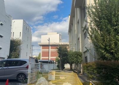 【展望】 | ライオンズマンション相模原中央 | 景色重視でお家選ぶをするとスーパーが遠い！学校が遠い！など生活をするうえで利便性で困ることもあります。まず一度現地を見学する際に、周辺の施設などがあるかを確認し、暮らし始めた後のことを想像しましょう。