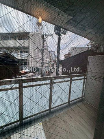 エスリードレジデンス　ザ・グラン　梅田イーストのバルコニー|外からの目が気にならないバルコニーで洗濯物が干せます