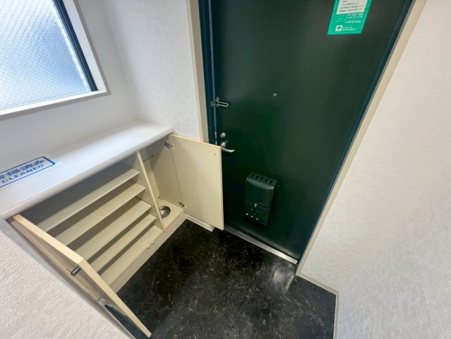 松戸市根本の賃貸マンションの玄関