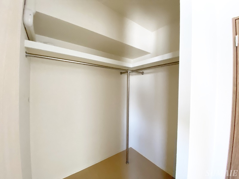 UPWARDの収納|ウォークインクローゼットです☆