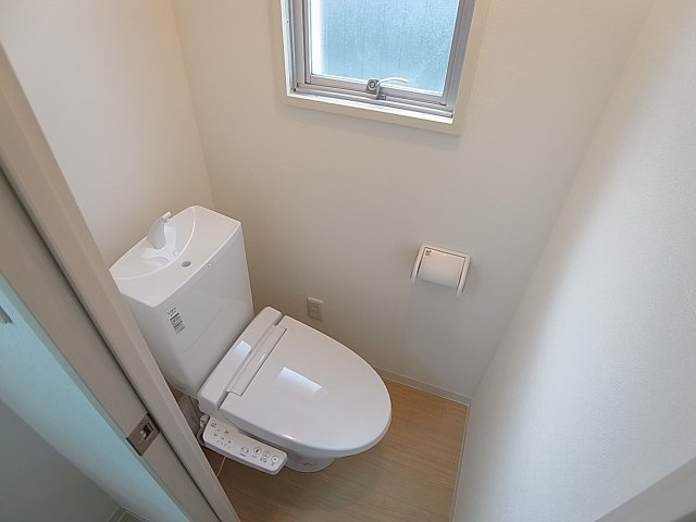 ロイヤルマンション2号棟のトイレ|ウォシュレット完備のトイレ