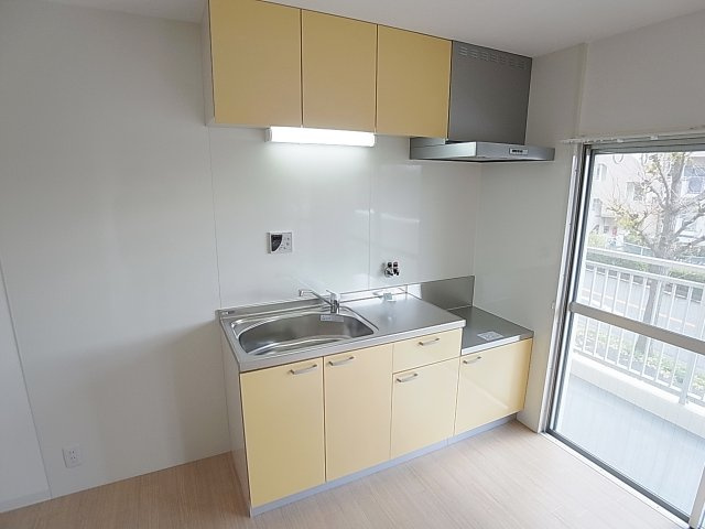 ロイヤルマンション2号棟のキッチン|ガスコンロ設置可能キッチン完備