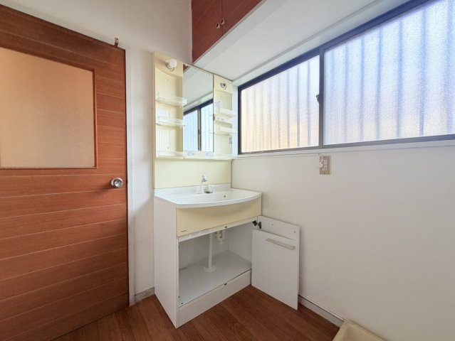 日立市川尻町中古住宅の独立洗面台