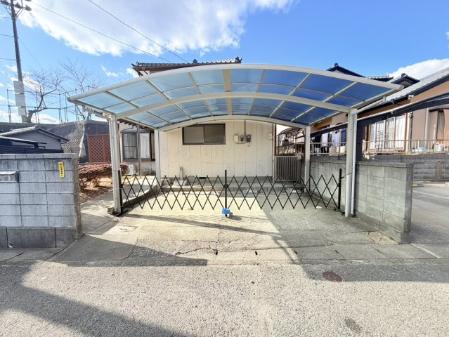 日立市川尻町中古住宅の駐車場
