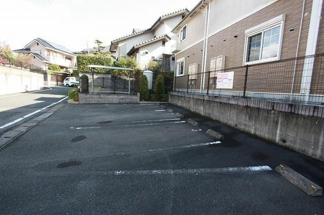 筑紫野市原田３丁目のアパートの駐車場