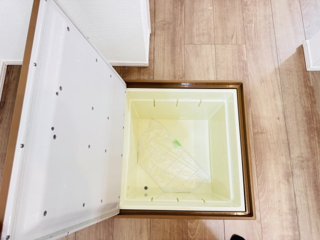 葛飾区東水元５丁目新築戸建【東水元小学校：5分】のキッチン|キッチン床下収納