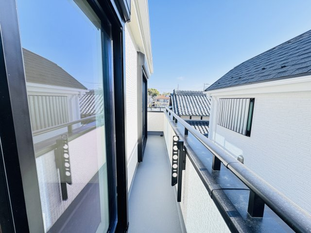 葛飾区東水元５丁目新築戸建【東水元小学校：5分】のバルコニー|南向きワイドバルコニー・日当たり良好♪