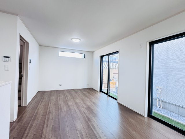 葛飾区東水元５丁目新築戸建【東水元小学校：5分】の居間・リビング|16.37帖リビングダイニングキッチン