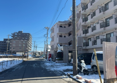 【外観】 | ライオンズマンション南橋本第２ | 隣家の土地はどうなっているのか、生活利便施設が近くにあるのか、学校まで近いかなど、お客様のライフスタイルにあわせたイメージが重要です。また、近くにあると困る施設が近くにないかも確認するといいでしょう。