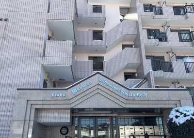 【構造・工法・仕様】 | ライオンズマンション南橋本第２ | ＲＣ造、Reinforced Concreteは直訳すると補強されたコンクリートです。主に柱や梁・床・壁が鉄筋とコンクリートで構成おり、鉄筋を組んだ型枠にコンクリートを流し込んで固めたものを指します。