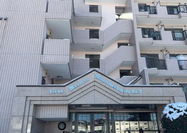 【構造・工法・仕様】 | ライオンズマンション南橋本第２ | ＲＣ造、Reinforced Concreteは直訳すると補強されたコンクリートです。主に柱や梁・床・壁が鉄筋とコンクリートで構成おり、鉄筋を組んだ型枠にコンクリートを流し込んで固めたものを指します。