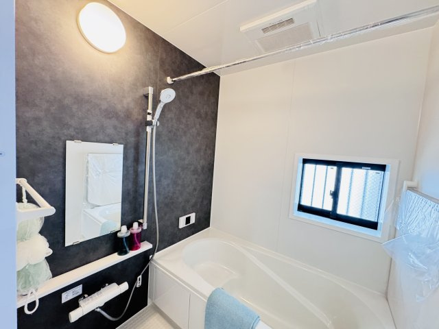 葛飾区東水元５丁目新築戸建【東水元小学校：5分】の浴室|スライド式シャワーホルダー・手元で水流切り替えシャワーヘッド