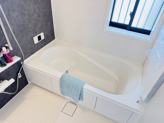 葛飾区東水元５丁目新築戸建【東水元小学校：5分】の浴室|足を伸ばせる広々浴槽で毎日リラックス♪