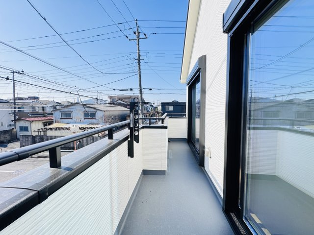 葛飾区東水元５丁目新築戸建【東水元小学校：5分】のバルコニー|南向きワイドバルコニー・日当たり良好♪
