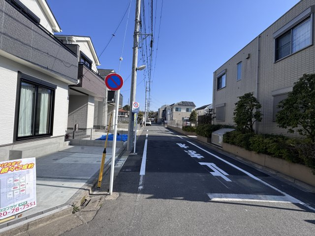 葛飾区東水元５丁目新築戸建【東水元小学校：5分】の前面道路含む現地写真|南側前面道路・幅員約6ｍ