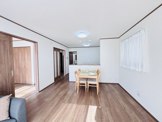 葛飾区東水元５丁目新築戸建【東水元小学校：5分】の居間・リビング|15帖リビングダイニングキッチン