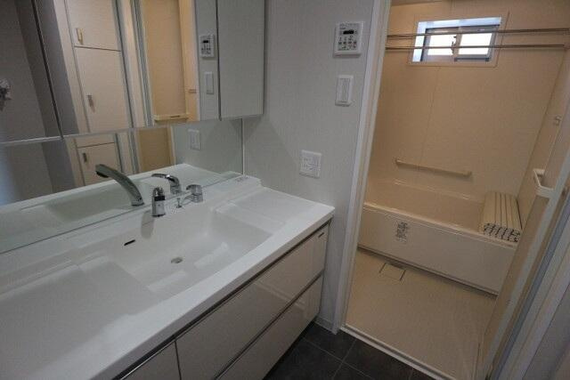 ロイヤルガーデンはりまや町の洗面所| 